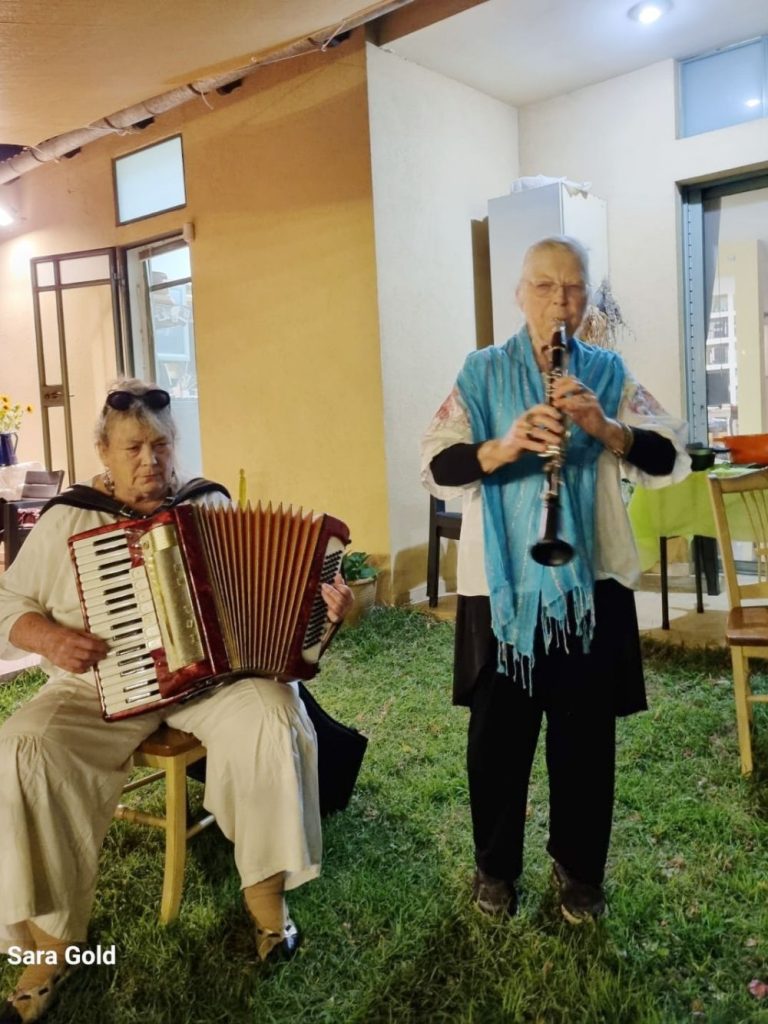 שרה גולד שבועות